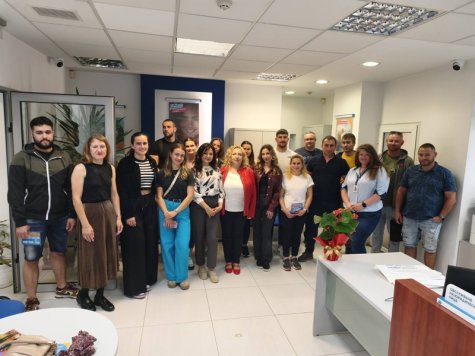 Студентите от специалност „Маркетинг“ посетиха банка ОББ и се запознаха с нейния дигитален профил